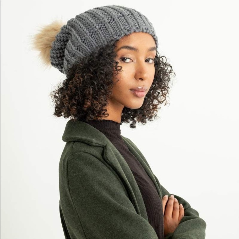 Grace Eleyae Dark Gray Slouchy Warm Slap w/ Pom NWT